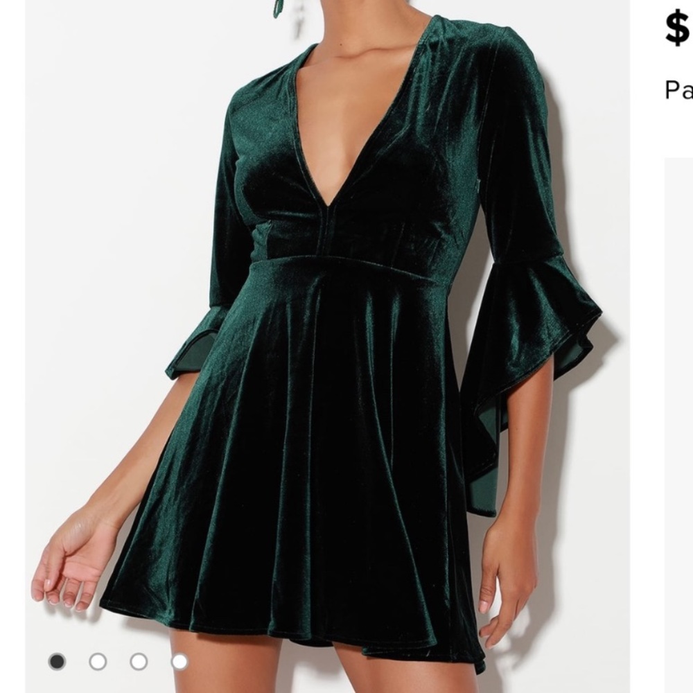 Green bell sleeve velvet dress